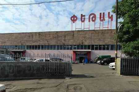 Перед зданием правительства Армении проходит акция торговцев ярмарки <Петак>, требующих  возобновления работы