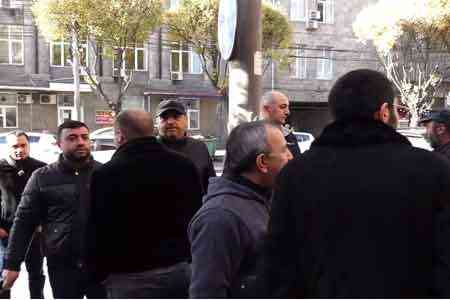 Импортеры автомобилей провели акцию у здания правительства: последние недовольны налоговыми поправками