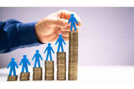 В Армении зарплаты в госсекторе продолжают расти более выражено, чем в частном секторе