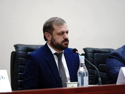 Министр экономики обсудил проблемы и возможности текстильной промышленности с представителями сферы