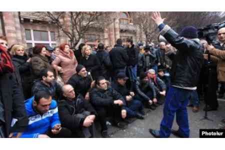 Протестующие у правительства Армении: Налоговые нововведения устраняют не тень, а МСБ