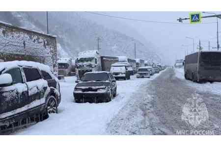 КПП "Верхний Ларс" закрыт для движения автотранспорта