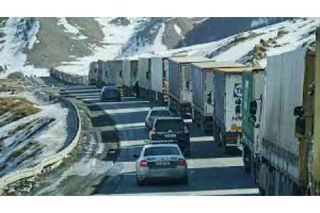 "Верхний Ларс" открылся для всех видов автотранспортных средств