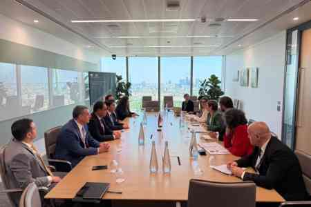 Глава армянского Минфина в Лондоне встретился с президентом ЕБРР